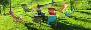 En été la terrasse extéieure favorise les apéritifs et les repas avant le coucher du soleil