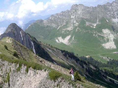 Chemin sous le Colombier après les chalets de la Fullie