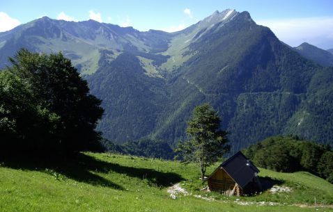 Combe d'arclusaz. Anticlinal du Massif des Bauges.