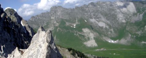 Face sud de montée au Colombier. Massif des Bauges