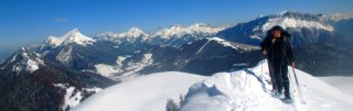 Arrivée du groupe de raquette sur les crêtes sauvages du Margériaz