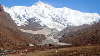 Randonnée aquatique ponctuée par une baignade dans une cascade. Massif des Bauges