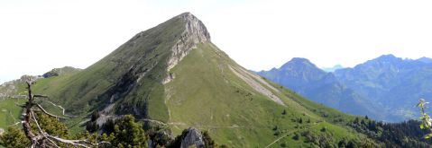 Face sud de montée au Colombier. Massif des Bauges