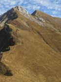 Montée raide et parfois glissante sous le Mont de la Coche. Bauges.